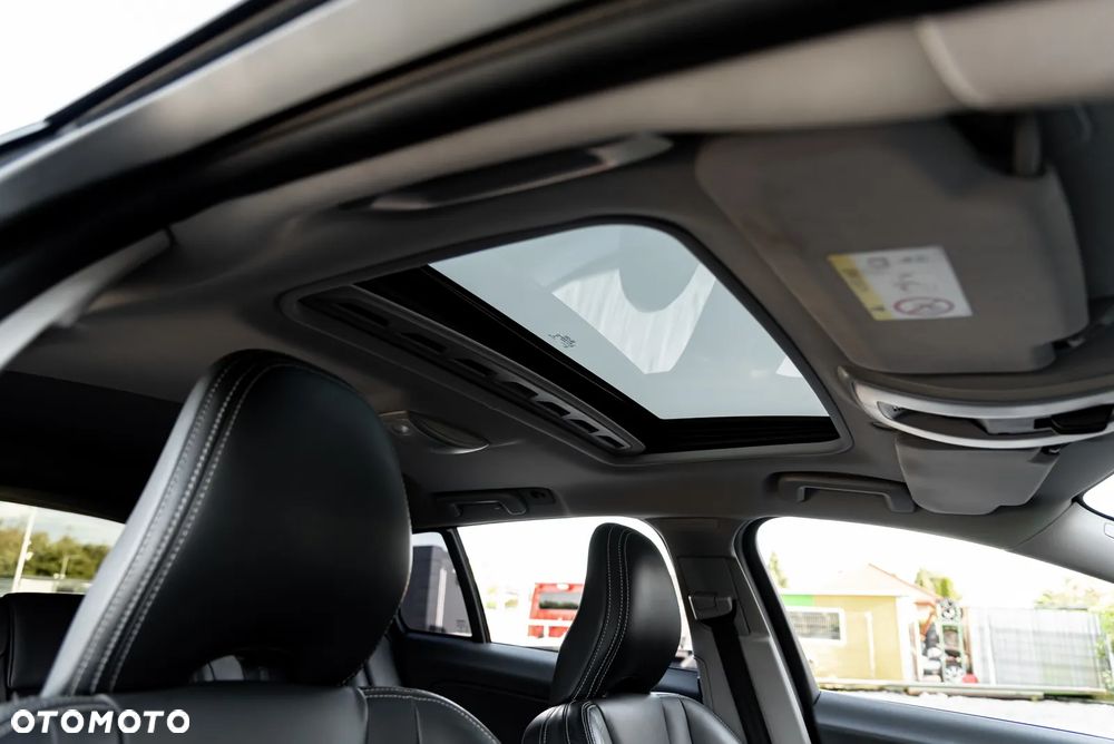 Volvo V60 D6 AWD Plug-in Hybrid Momentum - 22