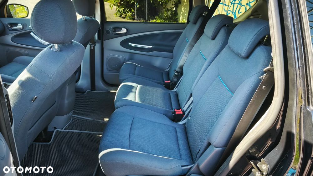 Ford S-Max - 12
