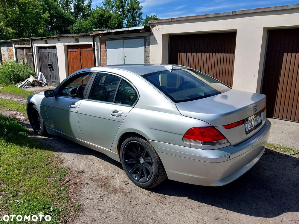 BMW Seria 7 745i - 10
