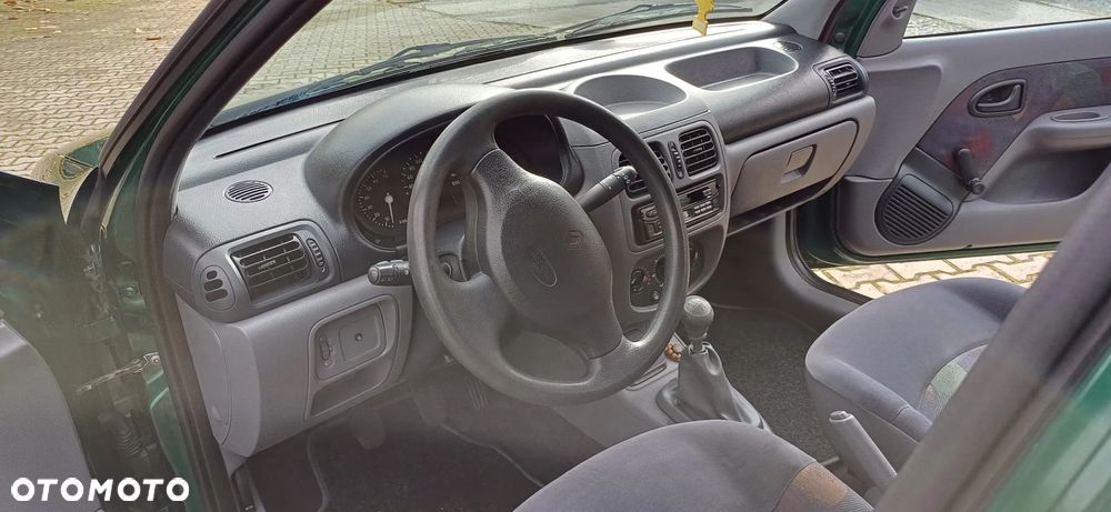 Renault Clio - 22