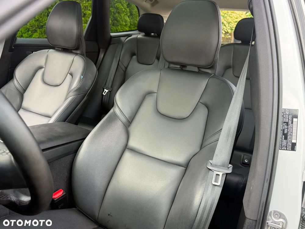Volvo XC 60 B5 B R-Design - 33