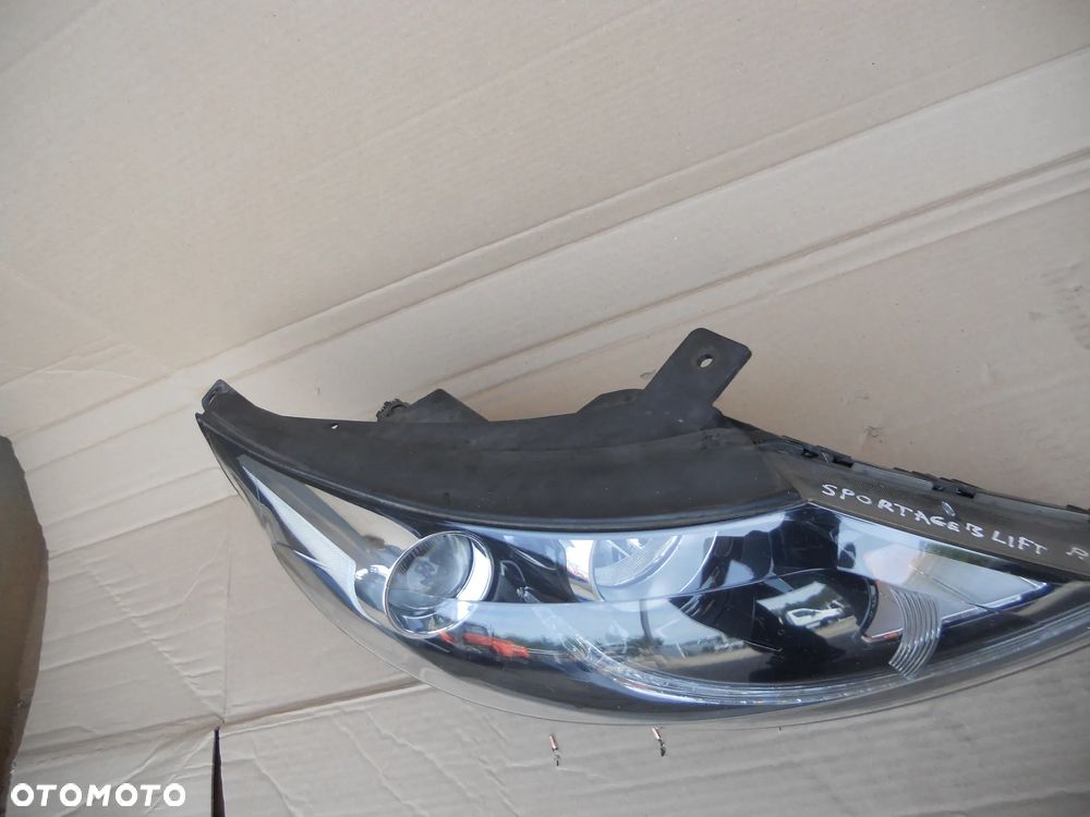 KIA SPORTAGE III lift lampa prawa przednia eu stan bdb - 4