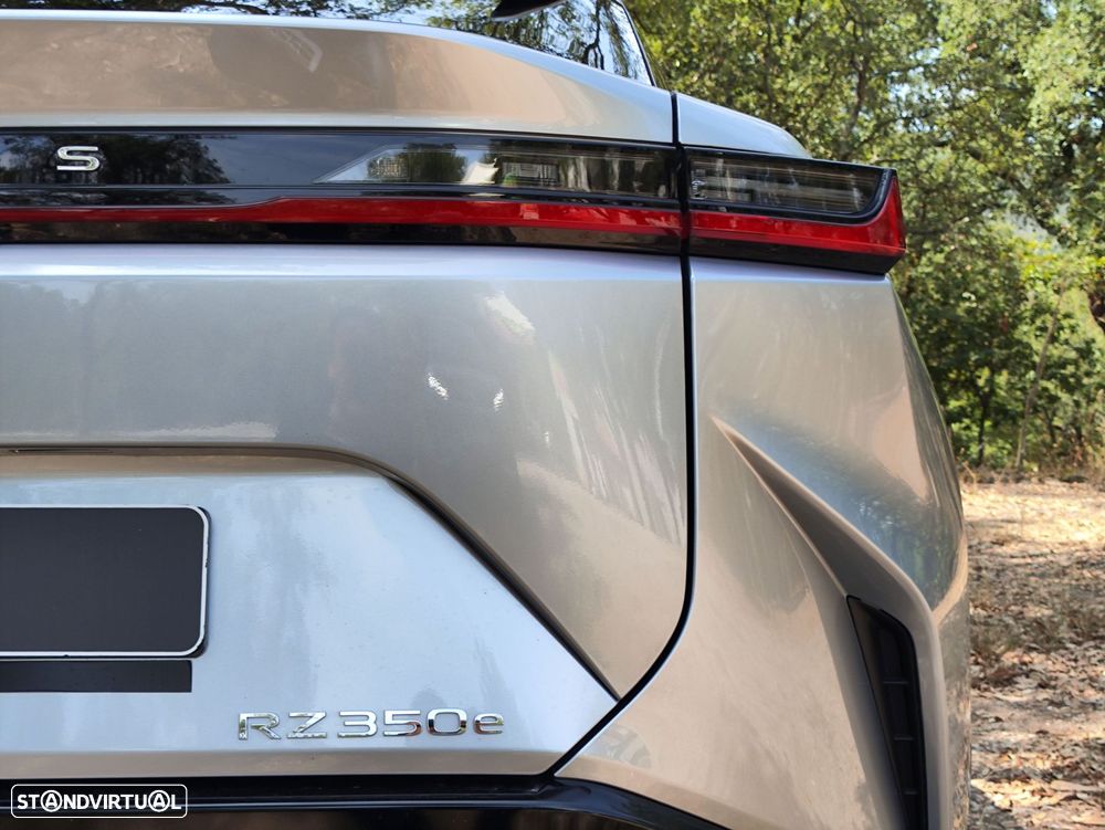 Lexus RZ 300e Luxury - 17