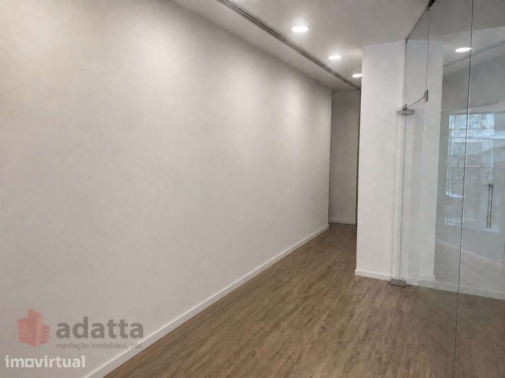 Loja Comercial de 192 m² com Cave e Acessibilidade | Junto à Solum,... - Grande imagem: 4/16
