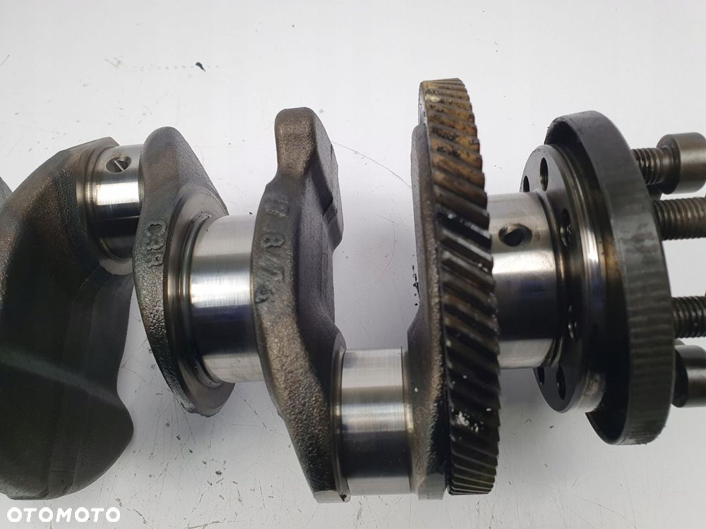 WAŁ KORBOWY BMW E87 E90 E91 2.0 D 7798473 - 8