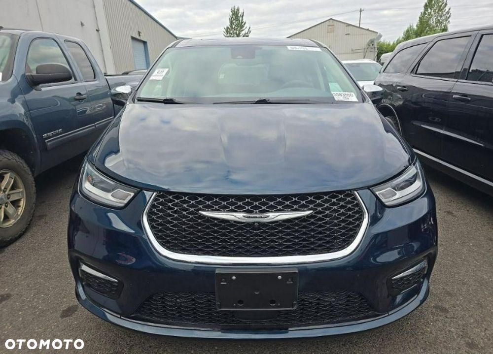 Chrysler Pacifica 2022 photo 2
