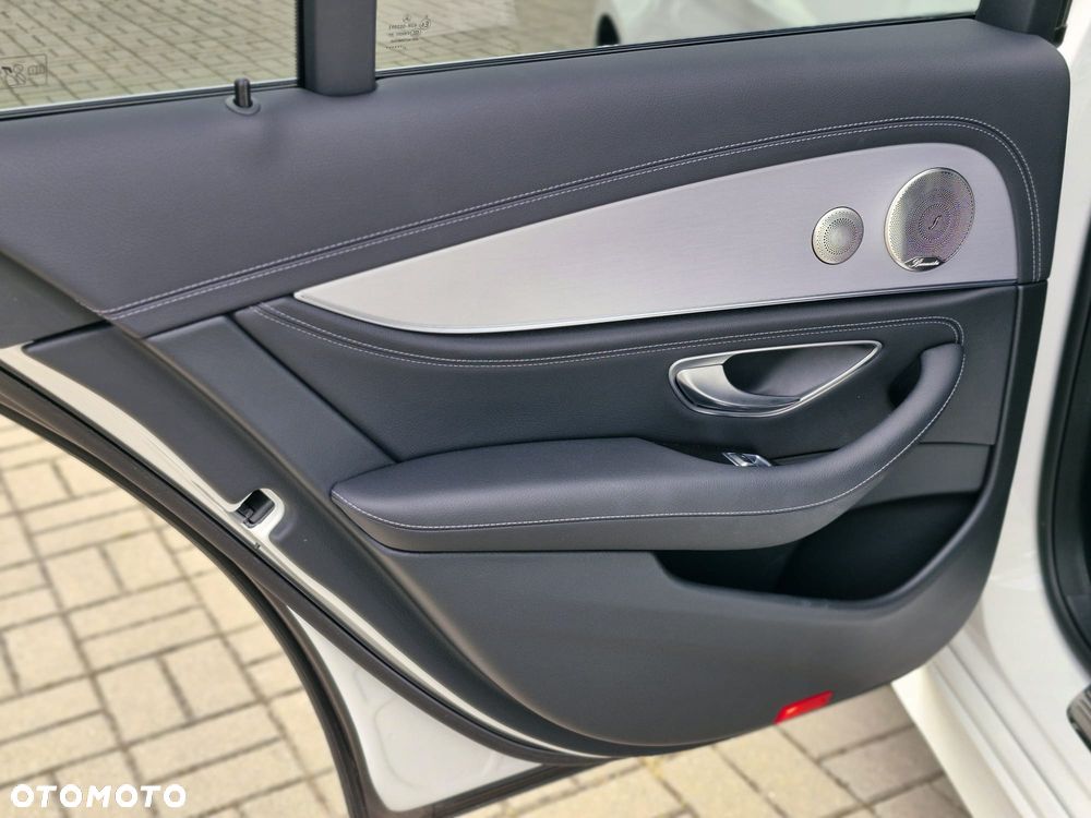 Mercedes-Benz Klasa E 220 d 4-Matic 9G-TRONIC - 18