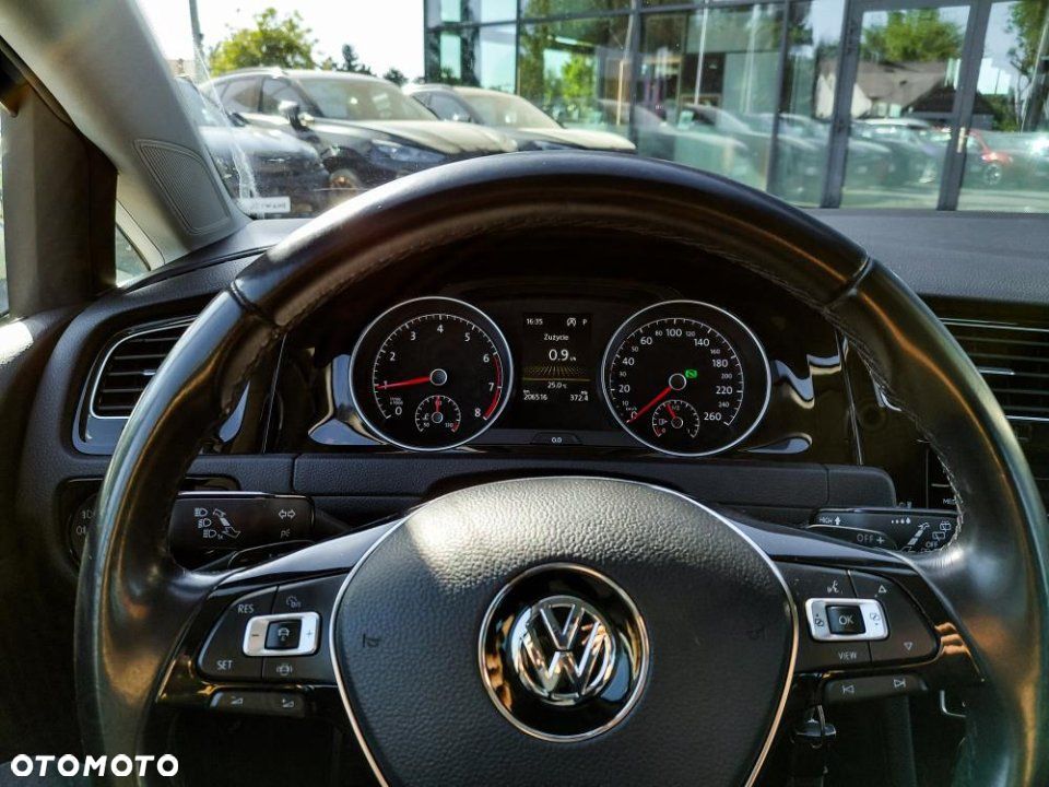 Volkswagen Golf - 11