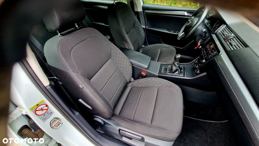 Skoda Superb 2.0 TDI Premium Edition - 15