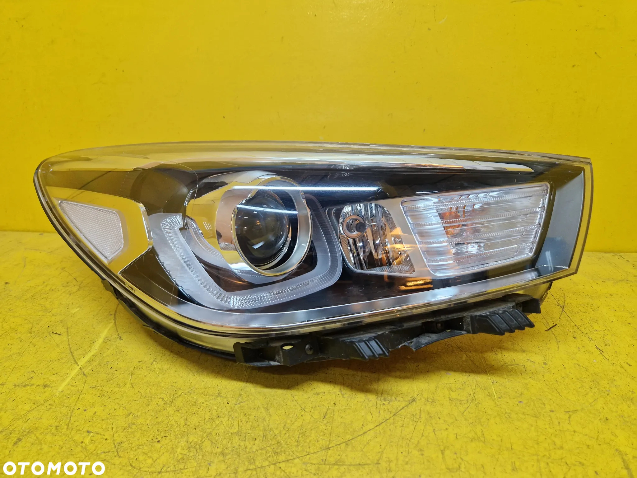 KIA STONIC LAMPA PRAWA PRZOD SOCZEWKA 92102-H8 - 5