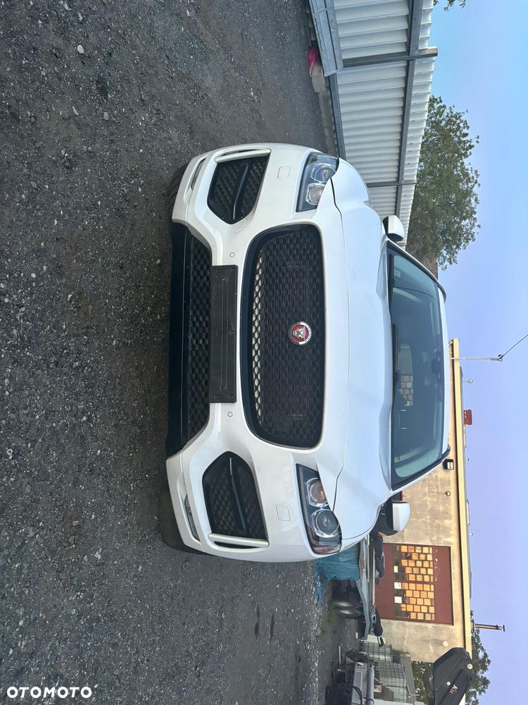Jaguar F-Pace 20d R-Sport - 2