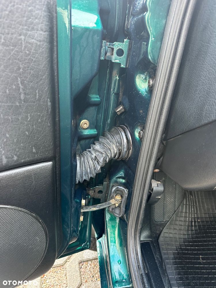 Volkswagen Vento 1.8 GL - 32