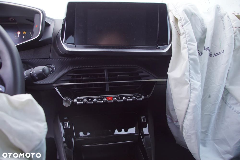Auto na części - Peugeot e-208 100 kW ZK01 9842858380 ESM 2023R Silnik Falownik Bateria Drzwi Błotnik Klapa Zderzak Lusterko Lampa Klamka Szyba Deska Kokpit Sterownik Moduł Czujnik Licznik Wyświetlacz Panel Kierownica - 13