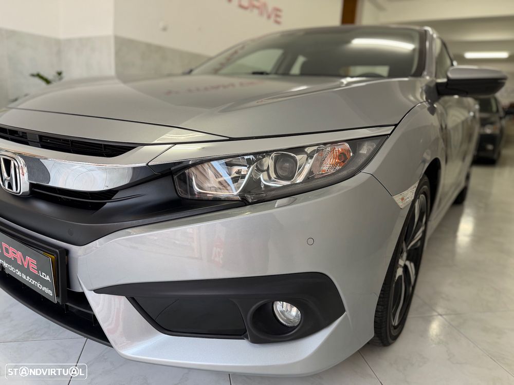 Honda Civic 1.5 i-VTEC Elegance Navi CVT - 3