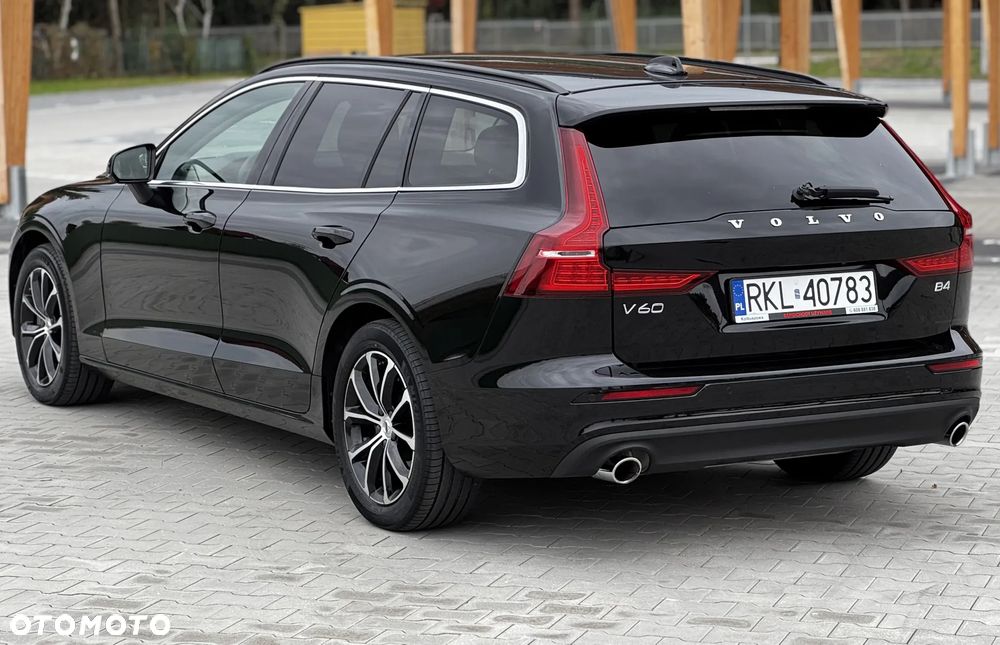 Volvo V60 B4 B DKG Momentum - 4
