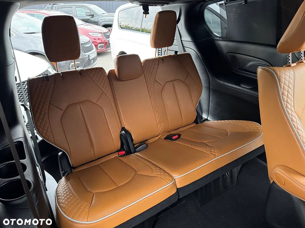 Chrysler Pacifica - 17