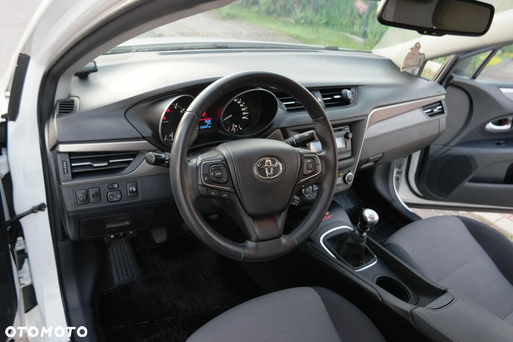 Toyota Avensis 1.8 Active - 21