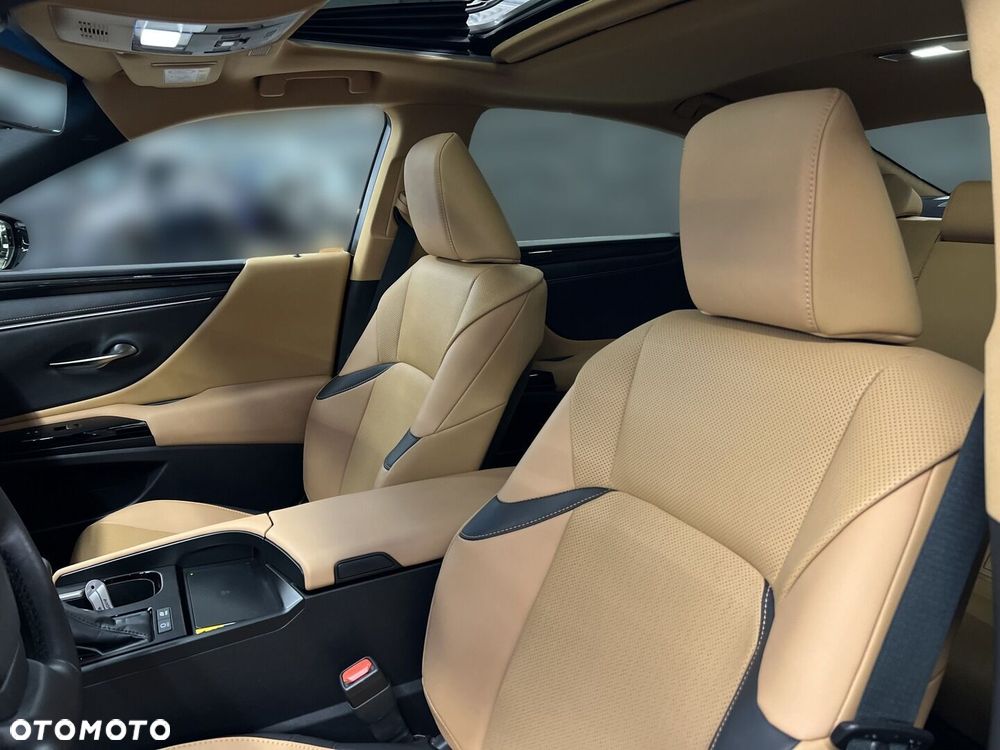 Lexus ES 300h Business Edition - 11