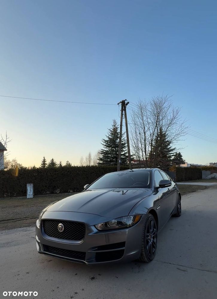 Jaguar XE 2.0 T Prestige - 1