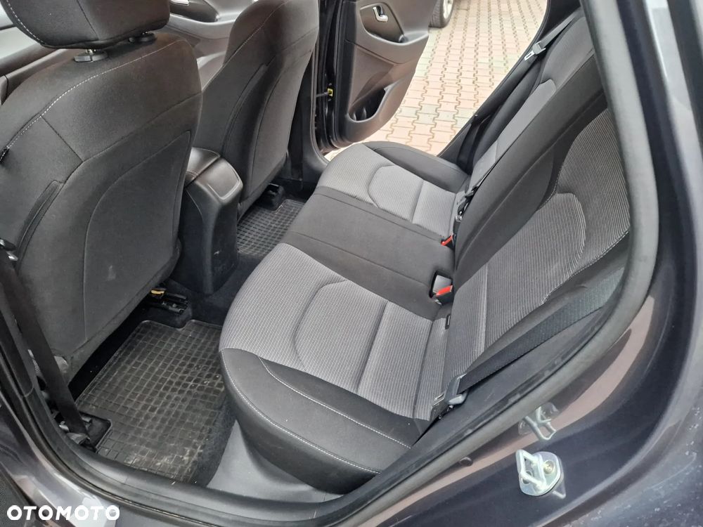 Hyundai i30 1.4 GO Plus - 14
