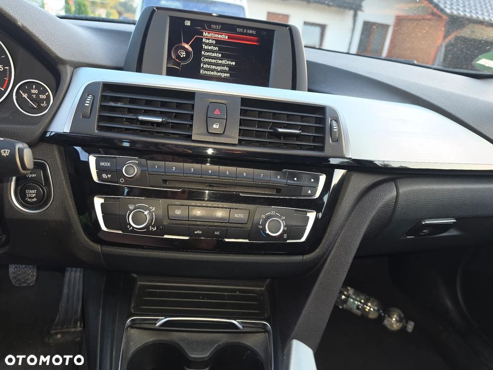 BMW Seria 3 320d xDrive - 14