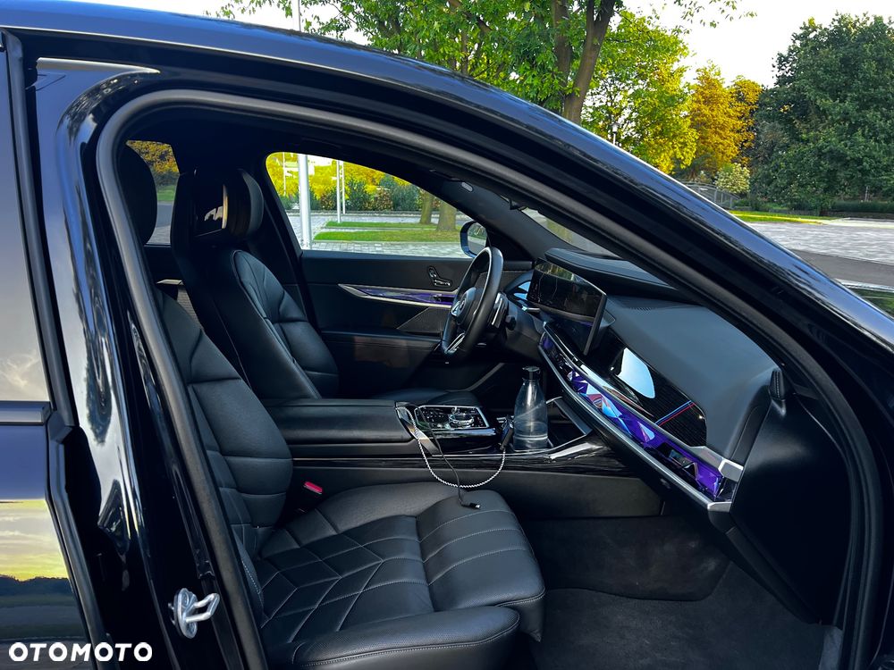 BMW Seria 7 740d xDrive - 31