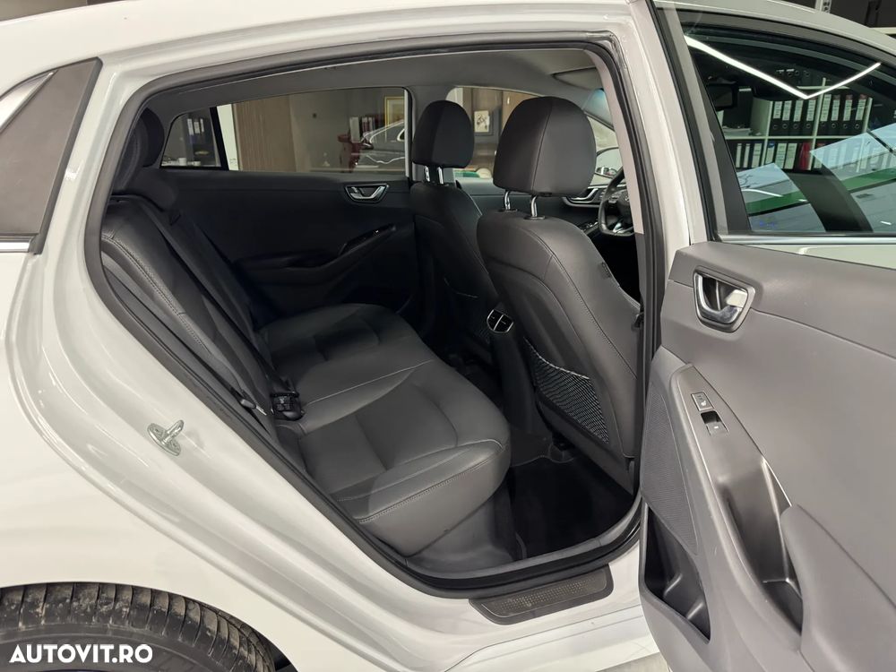 Hyundai IONIQ - 11