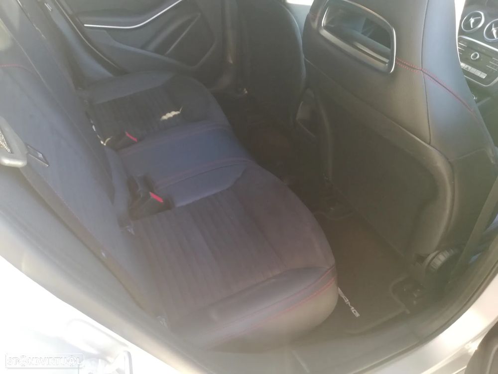 Mercedes-Benz A 200 d 4Matic 7G-DCT AMG Line - 7