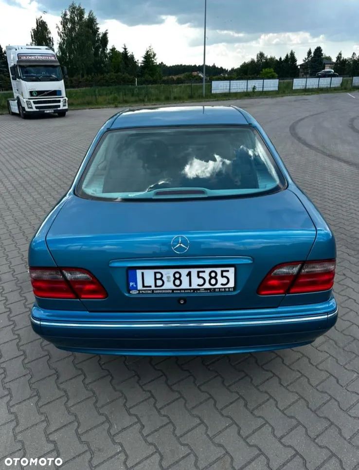 Mercedes-Benz Klasa E - 21