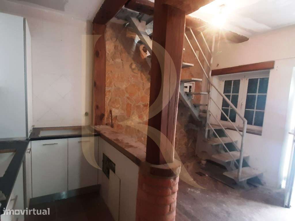 Apartamento remodelado T1 com sótão na Torre da Marinha - Grande imagem: 2/8