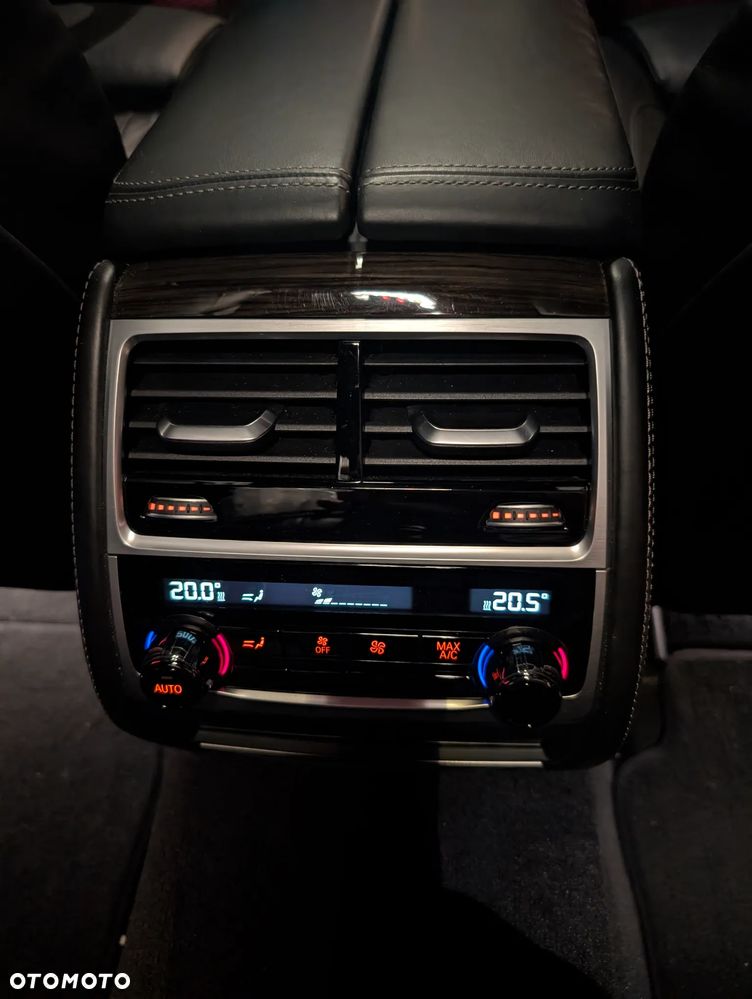 BMW Seria 7 750i xDrive - 11