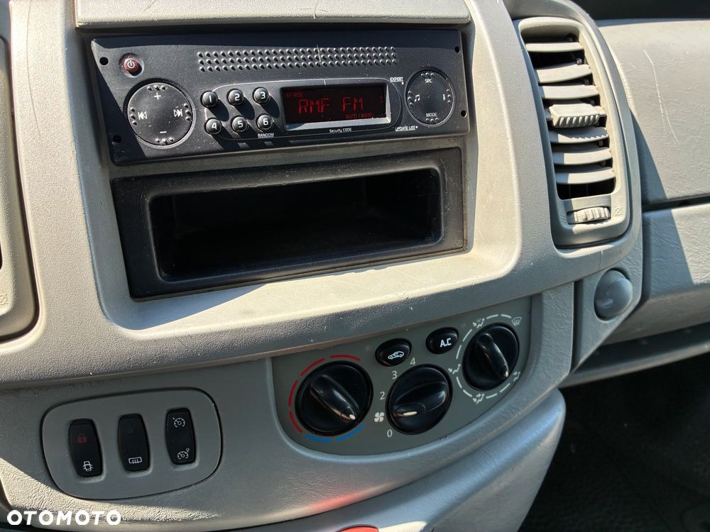 Renault Trafic Passenger Expression - 15