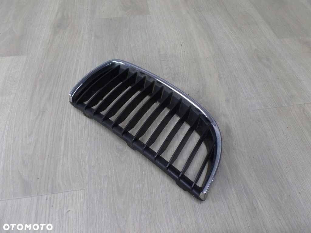 BMW 3 E90 GRILL ATRAPA NERKA ZDERZAKA PRAWA 7120008 04-08 - 2