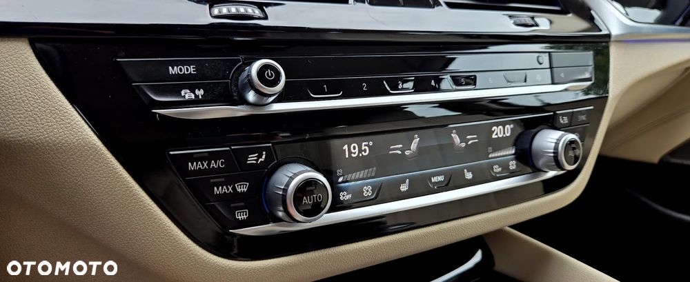 BMW Seria 5 520d xDrive Touring Luxury Line - 32