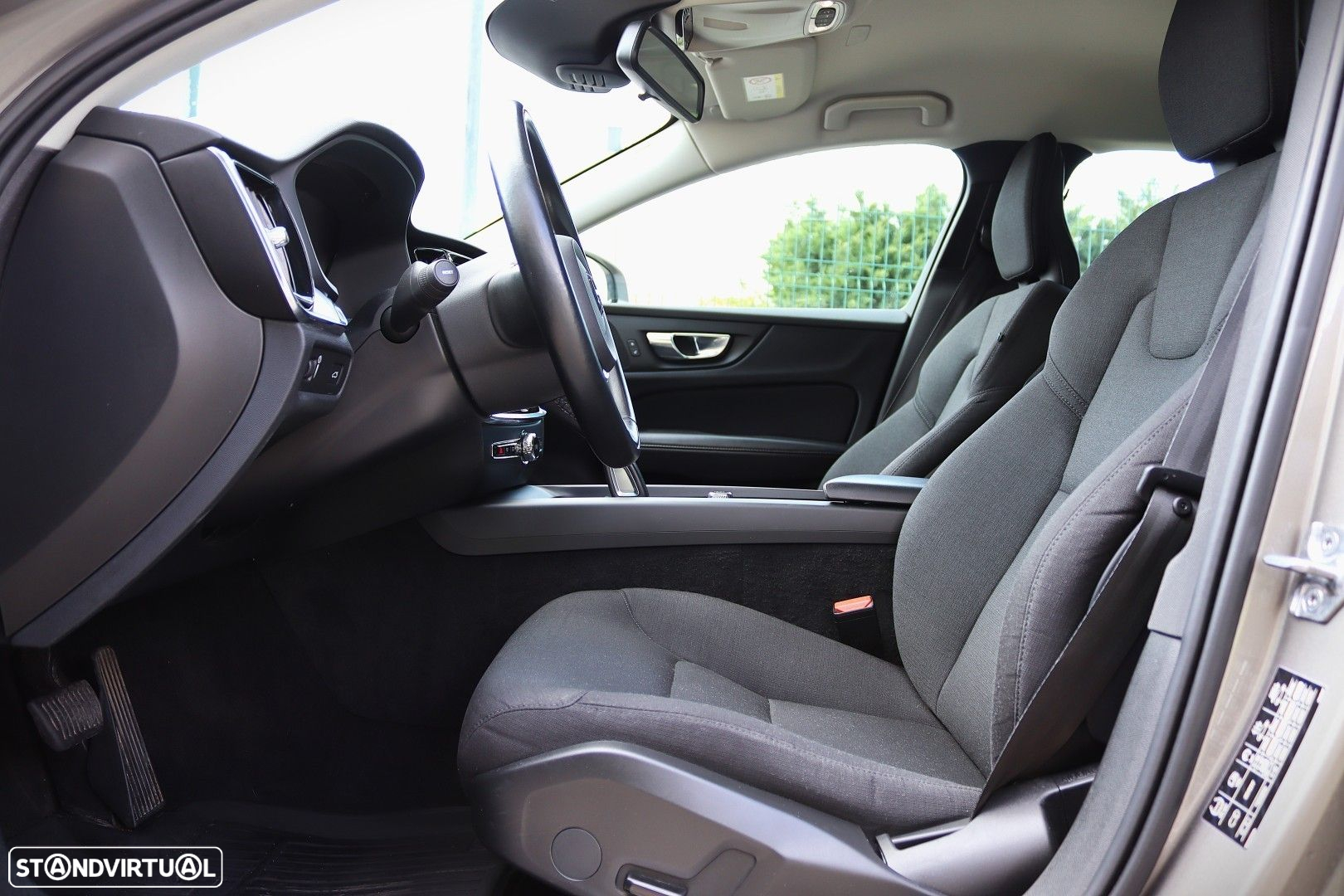 Volvo V60 2.0 B4 Momentum Geartronic - 16