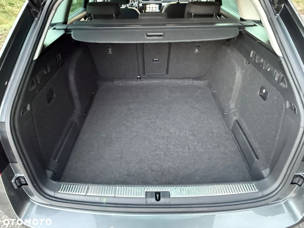 Skoda Superb 2.0 TDI DSG Premium Edition - 17