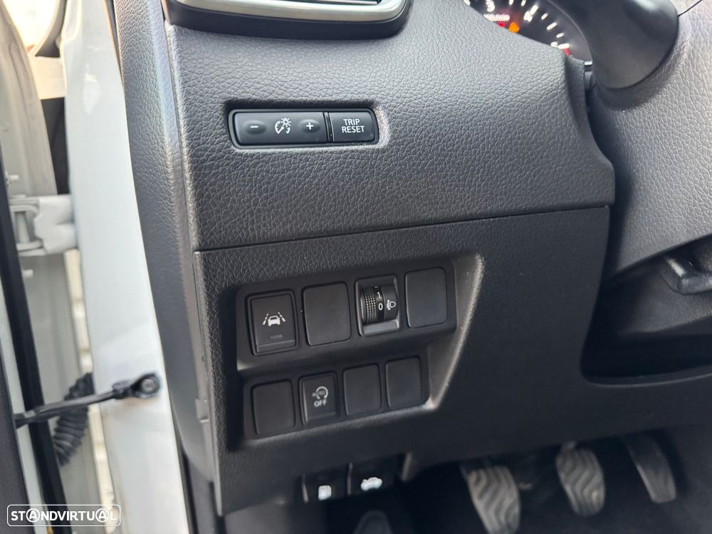 Nissan Qashqai 1.5 dCi N-Connecta J18 - 22