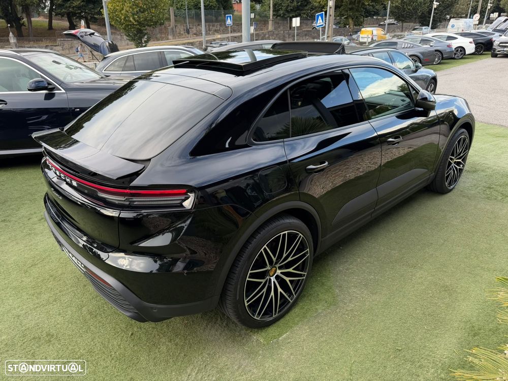 Porsche Macan Electric 4 - 11