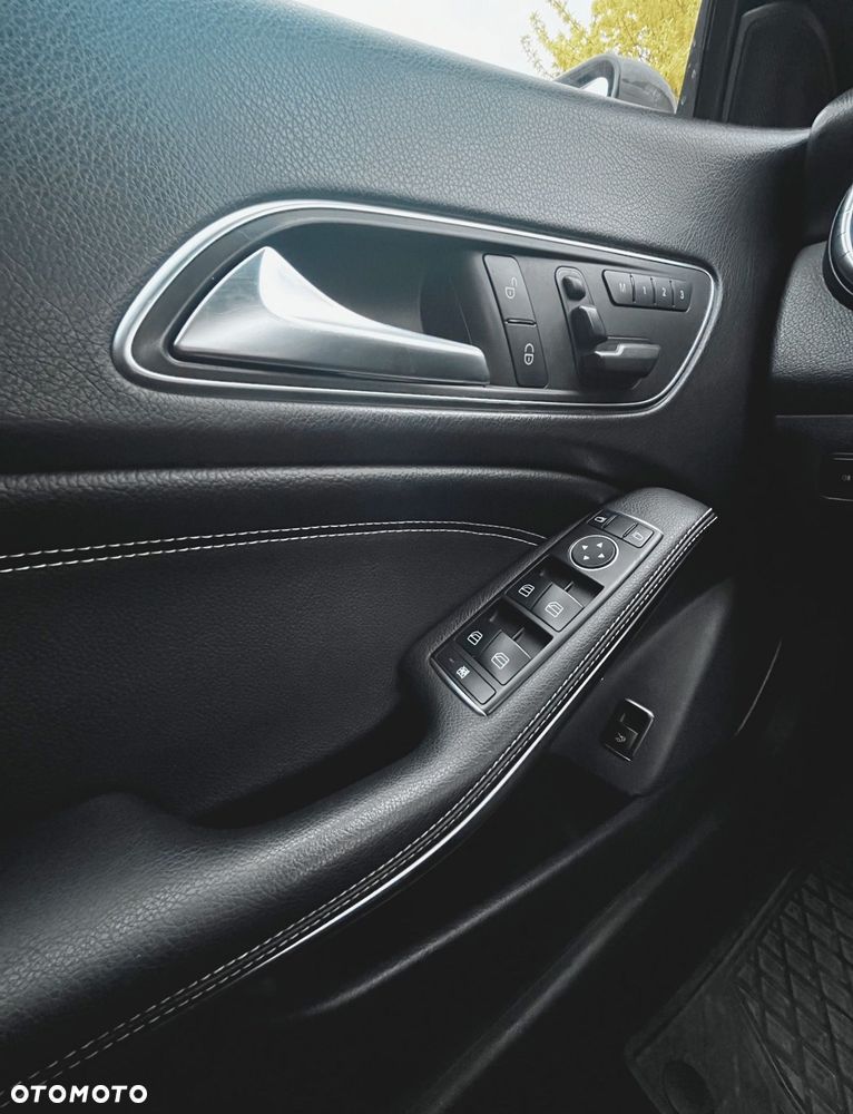 Mercedes-Benz CLA 250 4Matic 7G-DCT - 13
