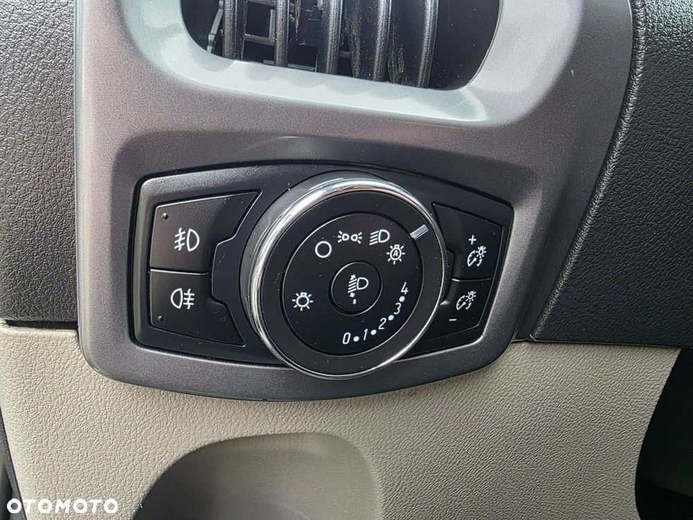 Ford Tourneo Custom - 19