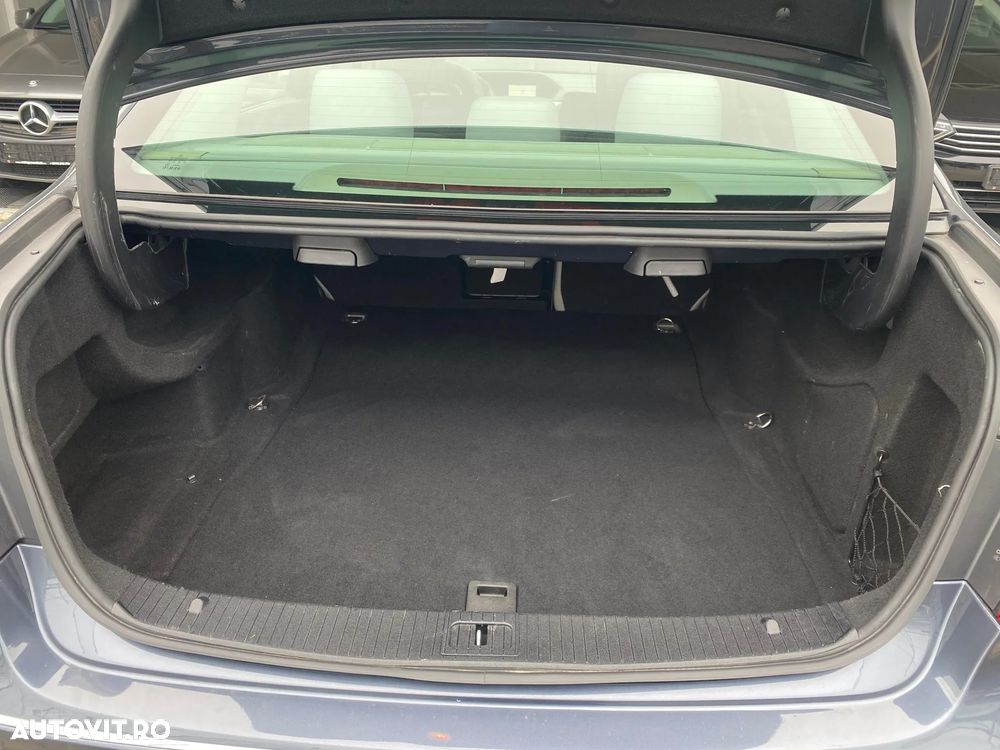 Mercedes-Benz E - 12