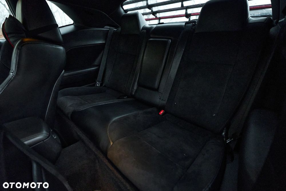 Dodge Challenger - 13