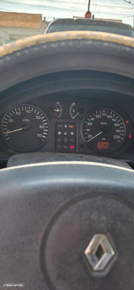 Renault Clio 1.2 16V Confort - 2