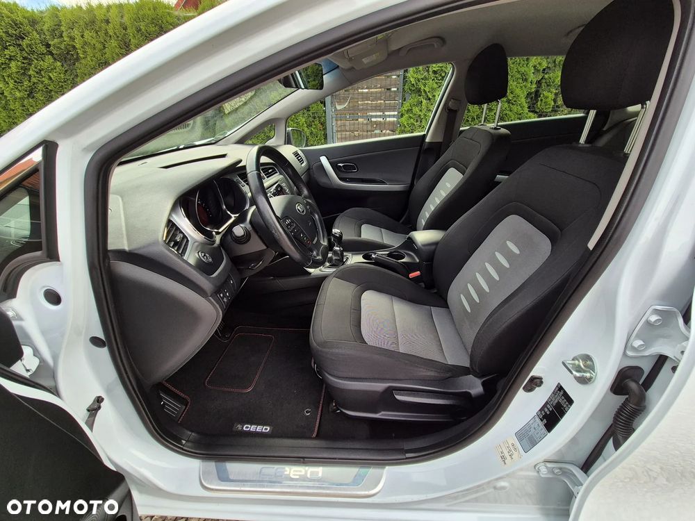 Kia Ceed 1.6 GDI Fifa World Cup Edition - 17