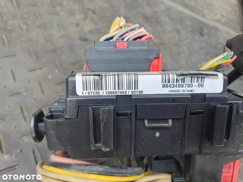 PEUGEOT CITROEN SKRZYNKA BEZPIECZNIKÓW MODUŁ BSM B4 T11847004F 9643498780 - 2