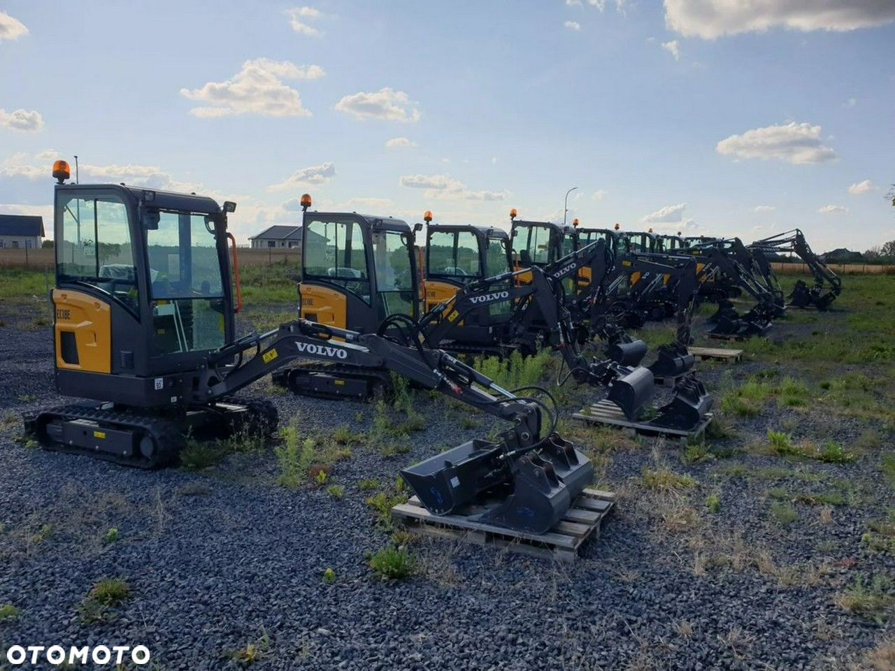 Volvo ECR40F KLIMATYZACJA NOWA DOSTĘPNA OD RĘKI, SZYBKOZŁĄCZE, DŁUGIE RAMIĘ, OBRÓT W OBRYSIE, ŁYŻKI: 300, 600, 1200MM SKARPOWA HYDRAULICZNA STEROWANA Z JOYSTICKA - 34