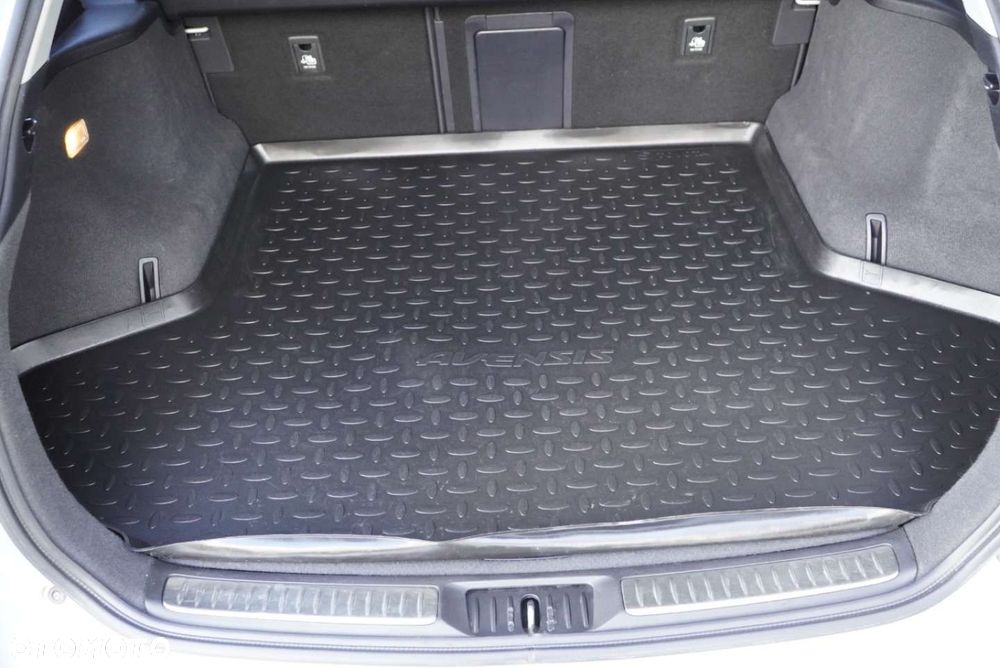 Toyota Avensis 2.0 D-4D Premium - 8