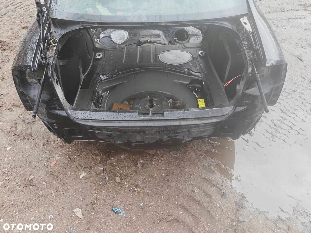PAS TYLNY AUDI A4 B7 SEDAN LY9B - 1