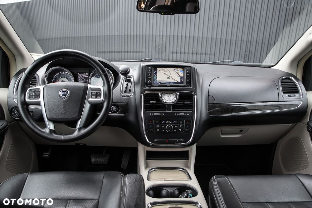 Lancia Voyager - 17
