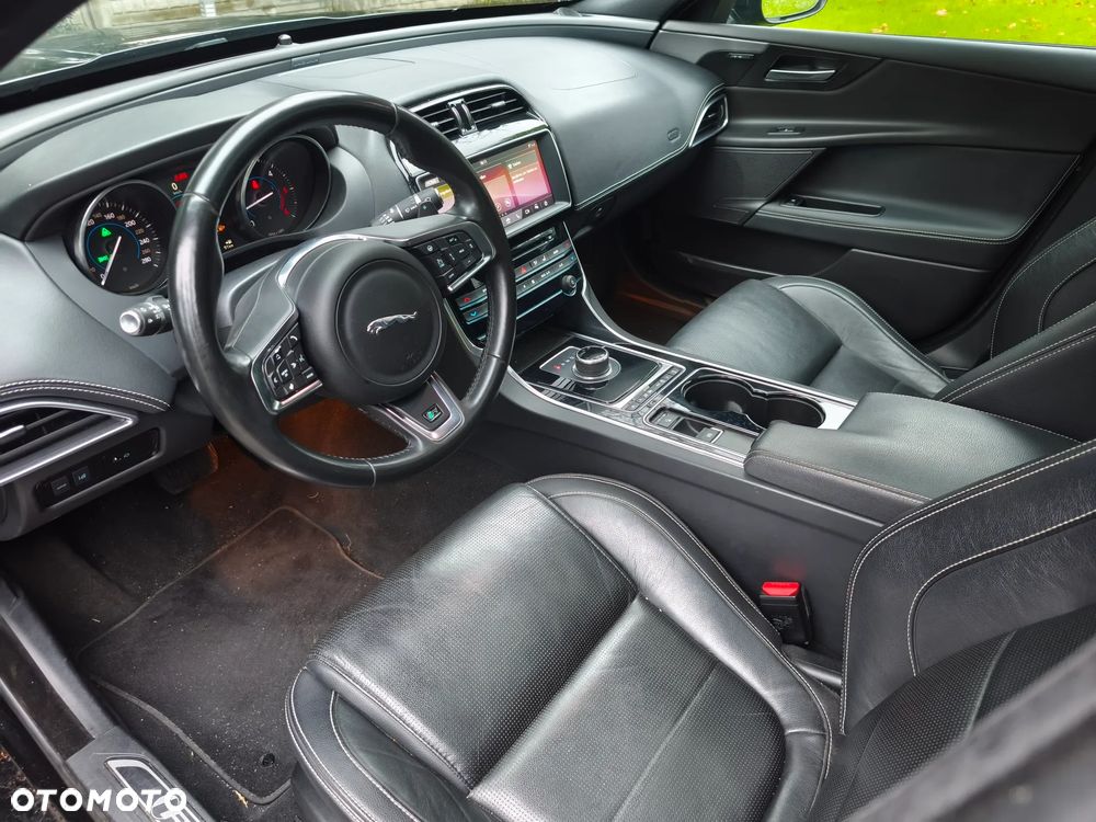 Jaguar XE 2.0 D AWD R-Sport - 34